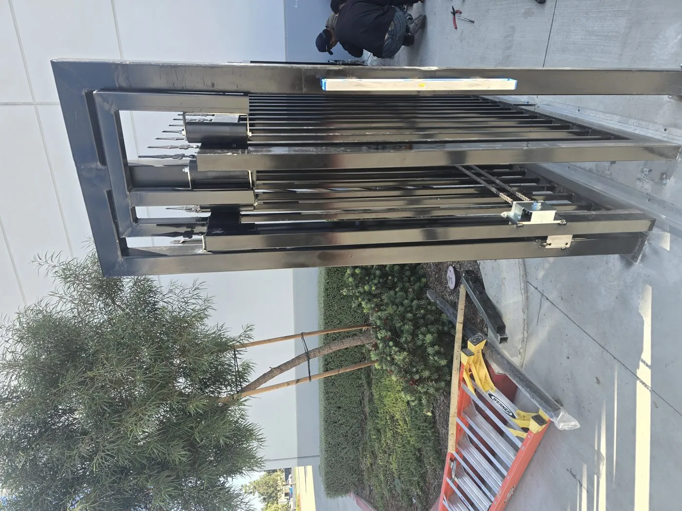 Double sliding driveway gate