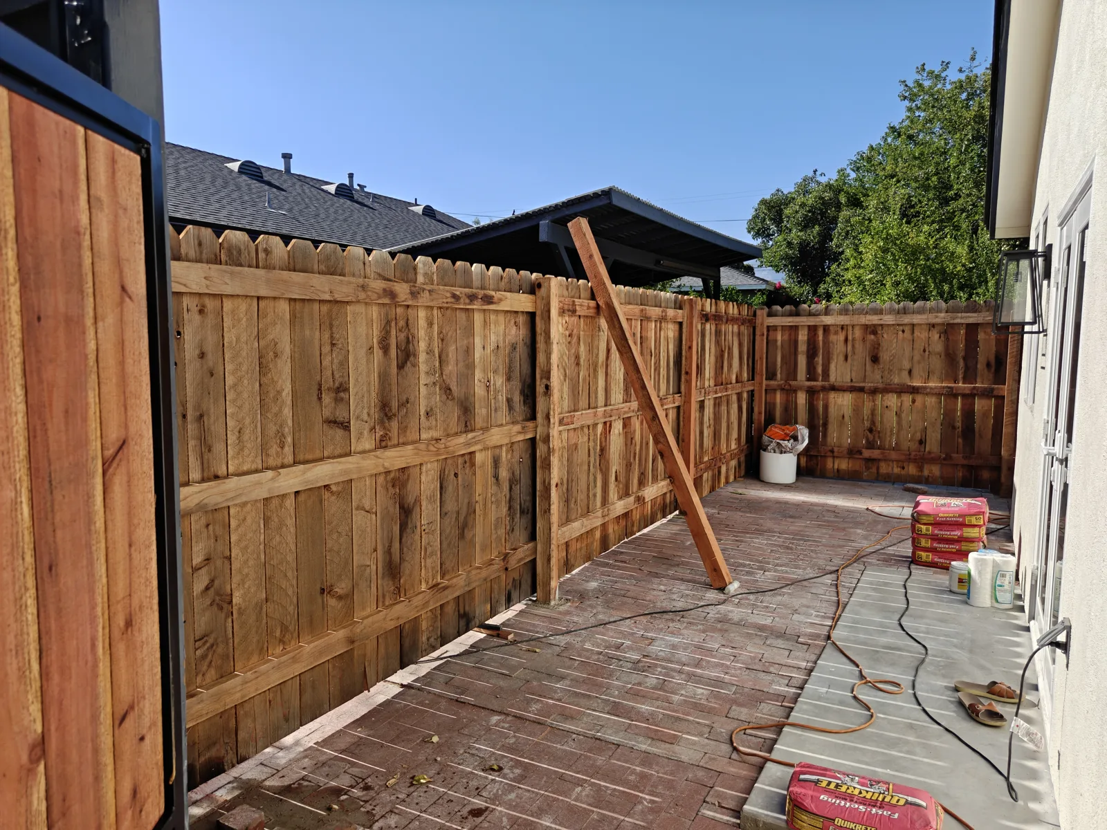 Long run of new dog-ear wood privacy fencing along a Claremont, CA side yard by Apexguard Fence